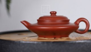 《虛扁》宜興紫砂壺助理工藝美術(shù)師全手工大紅袍泡茶壺虛扁茶具 《虛扁》宜興紫砂壺助理工藝美術(shù)師全手工大紅袍泡茶壺虛扁茶具