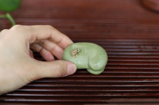 《蠶豆噴水青蛙》宜興紫砂壺手工紫茶壺茶具 《蠶豆噴水青蛙》宜興紫砂壺手工紫茶壺茶具